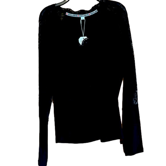 Tops - 🖤 ⚫️Black lace sleeve top nwt